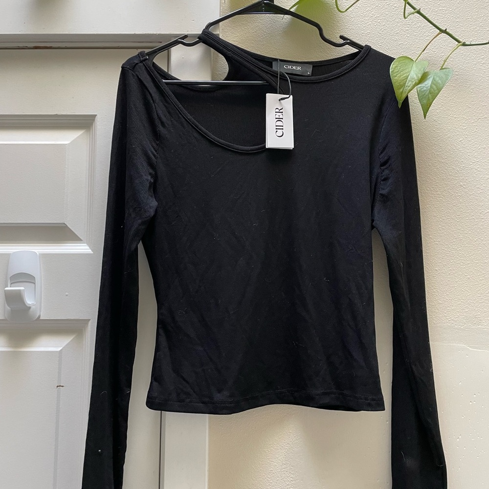 CIDER Asymmetrical Cut Out Top